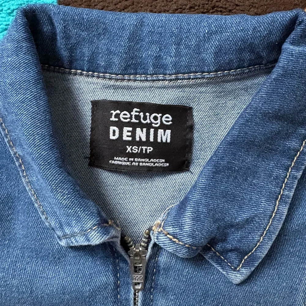 refuge DENIM Romper - Picture 3 of 10